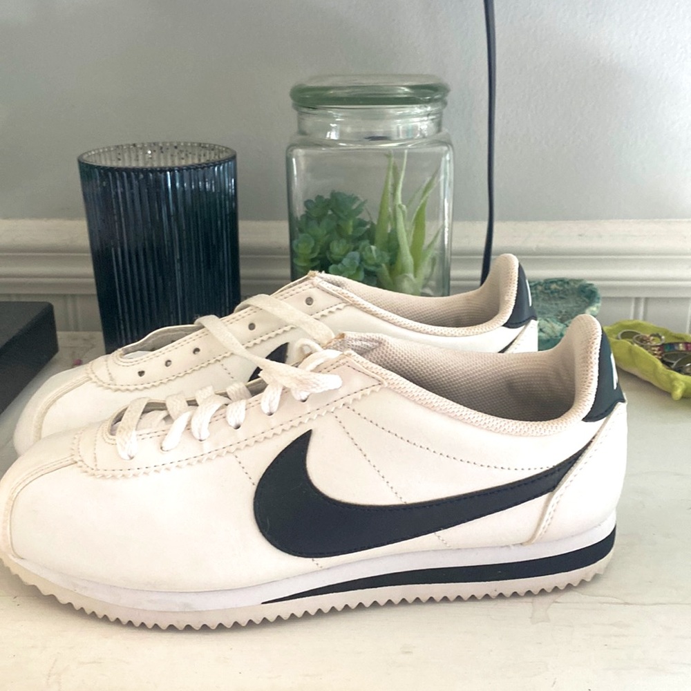 Nike Cortez: Black and White